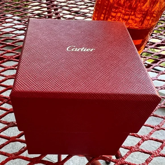 Authentic Cartier 6.5 oz scented candle with a Christmas motive. New. - Picture 5 of 11